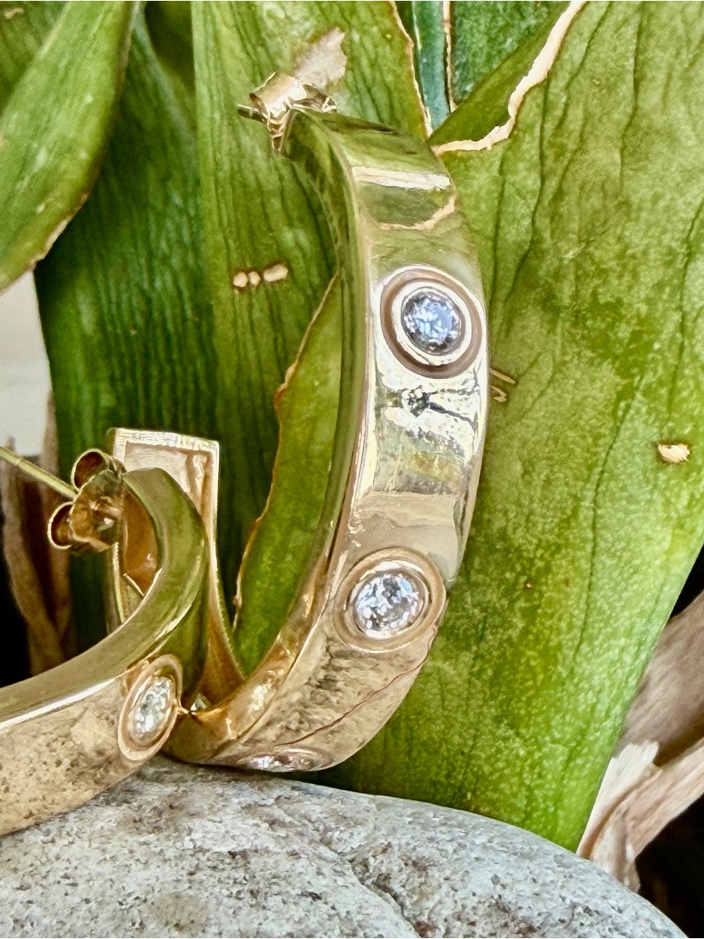 14 karat gold 1.6 carat diamond hoop earrings